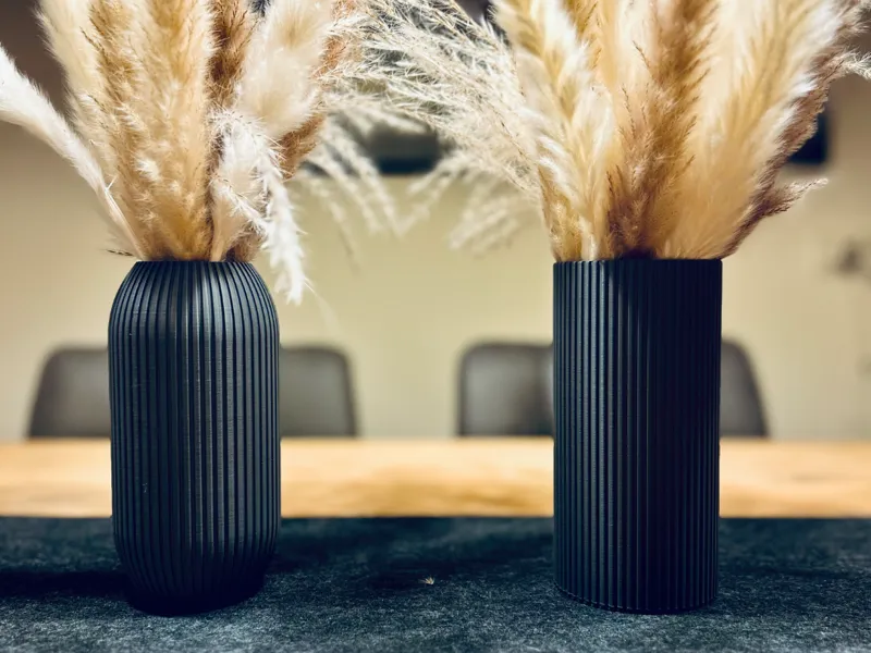 Minimalistic Ribbed Vases (set of 2) - by Adge