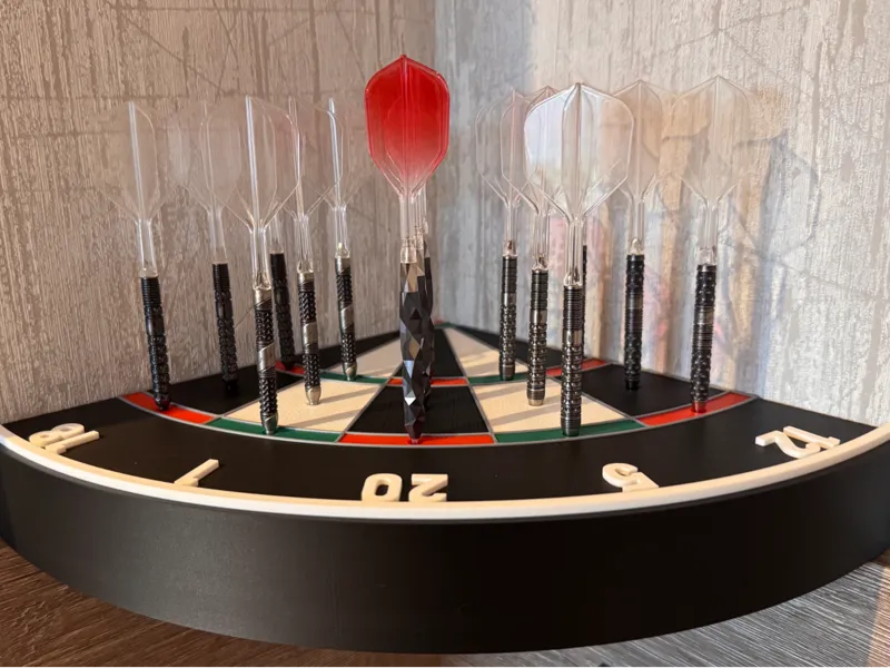 Dart Halter, Dartboard in Originalgröße, 15 Darts
