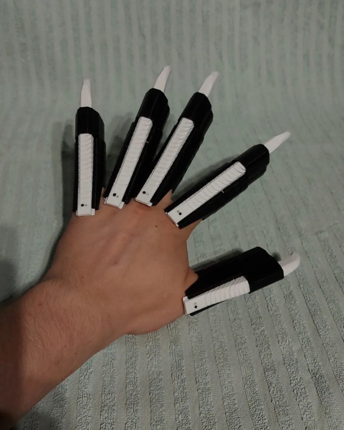 Extending claws view 3