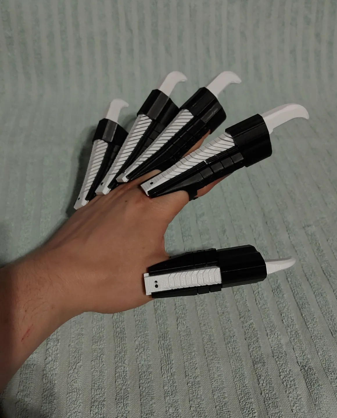 Extending claws view 2