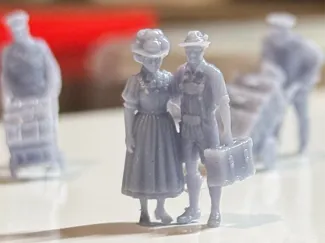 H0 Black forest couple waiting on a train.
