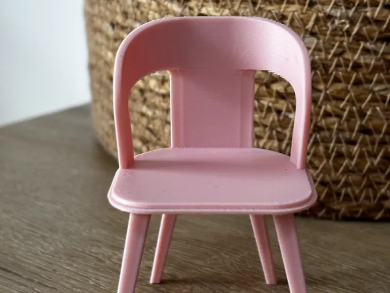 Chaise design poupée