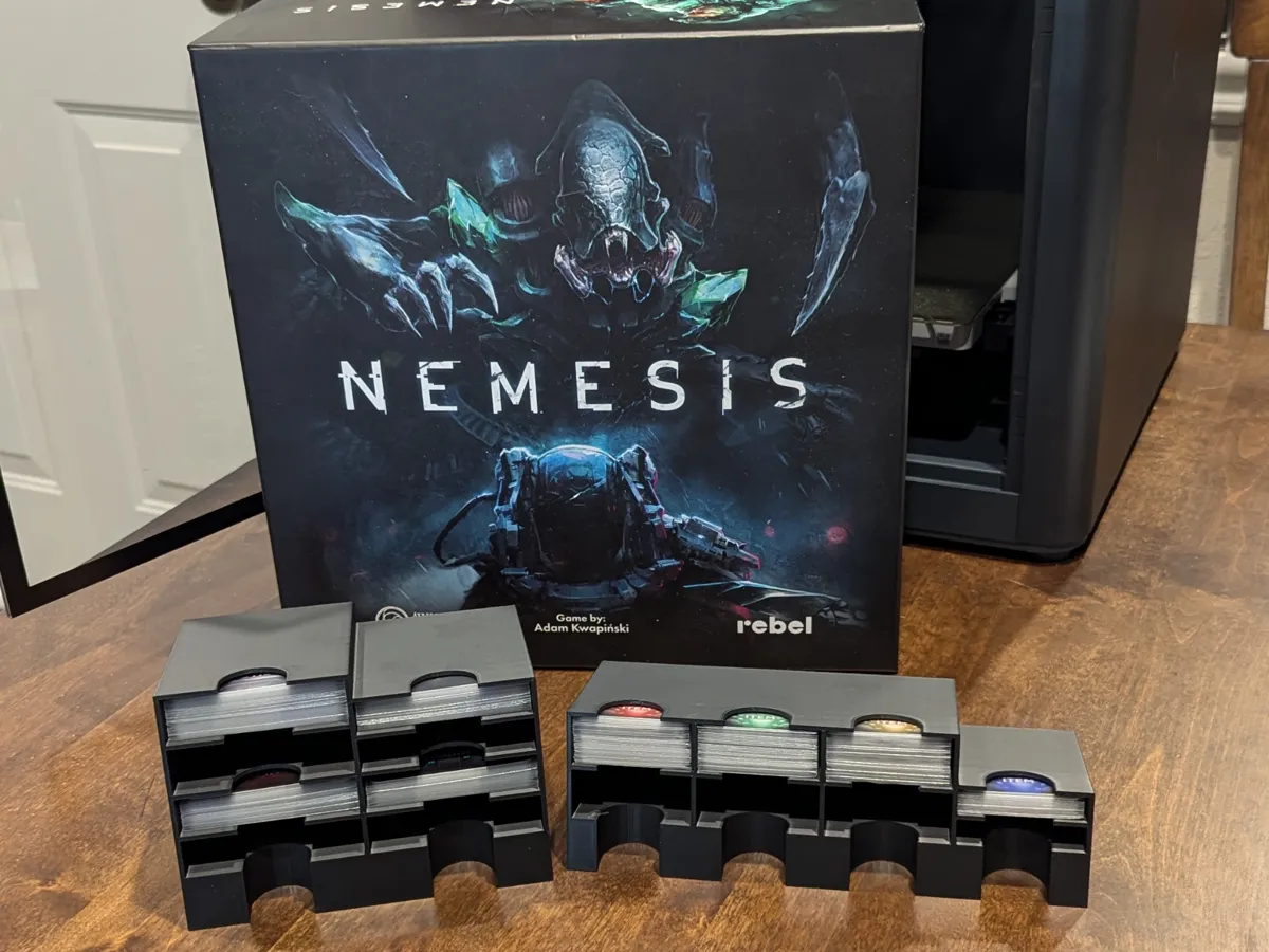 Porte-cartes pour le jeu Nemesis