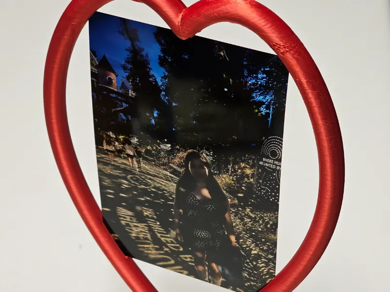 Heart Shaped 4x6 inch Photo Holder