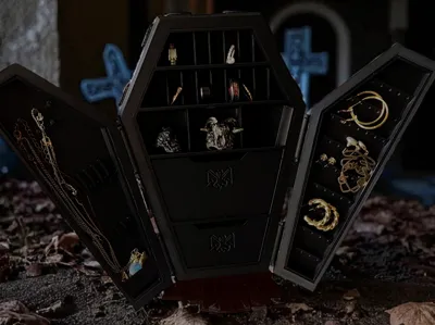 Customizable coffin for jewelry