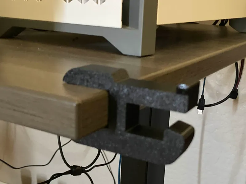Headphones holder desk