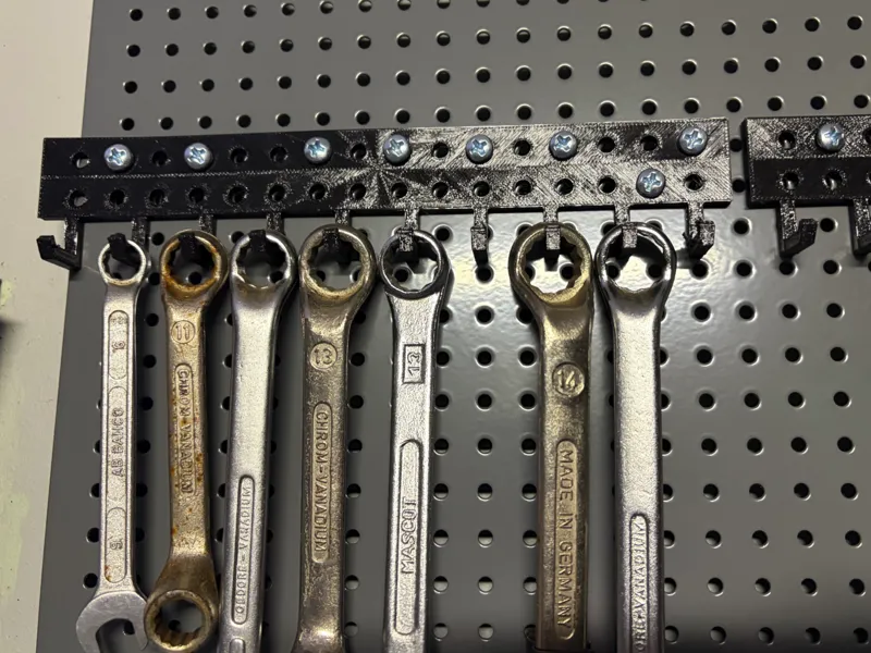 Fixed key holder