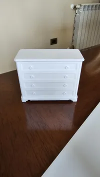 Commode miniature pour maison de poupée — photo 3