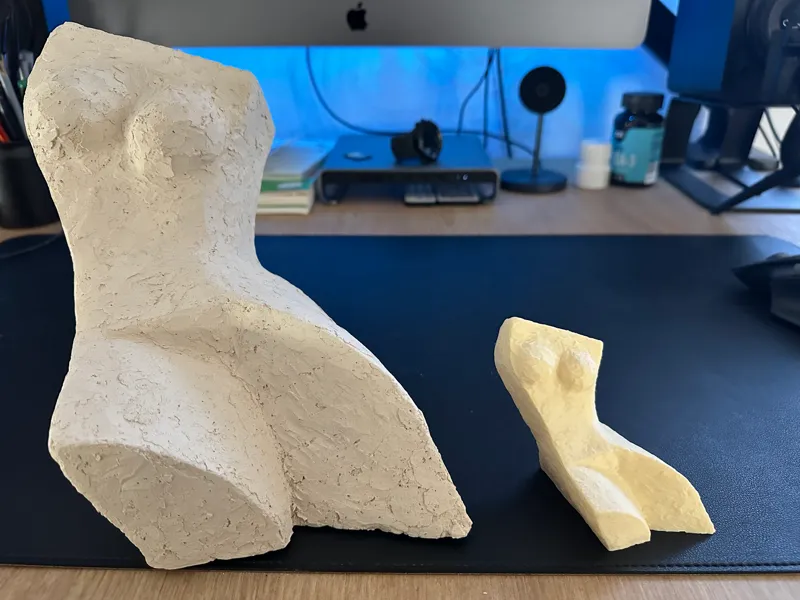 La Femme - Clay texture sculpture of a female body
