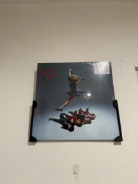 gap is 7mm for thicker albums