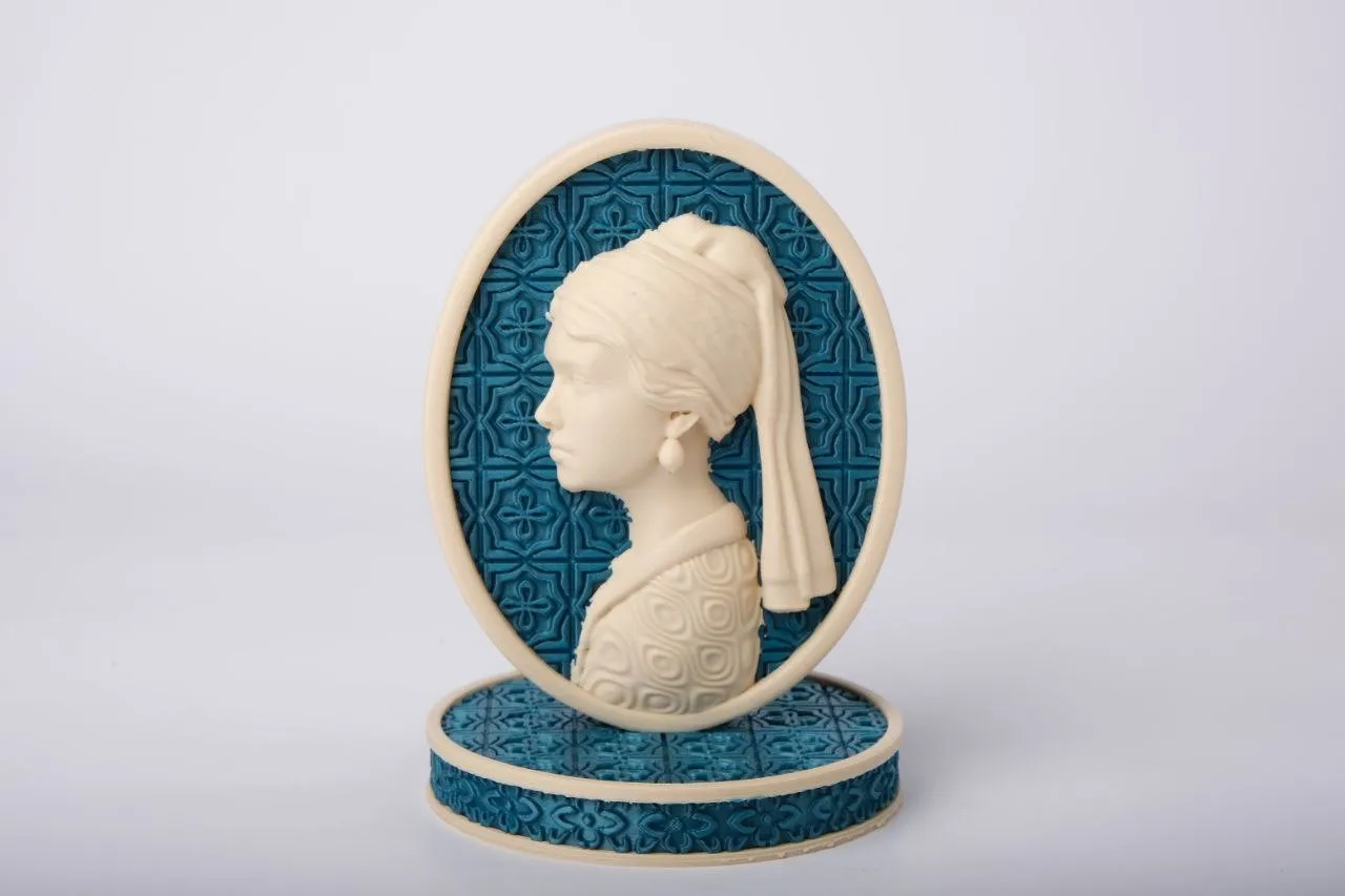 Girl with a Pearl Earring Cameo – Relief Portrait view 2