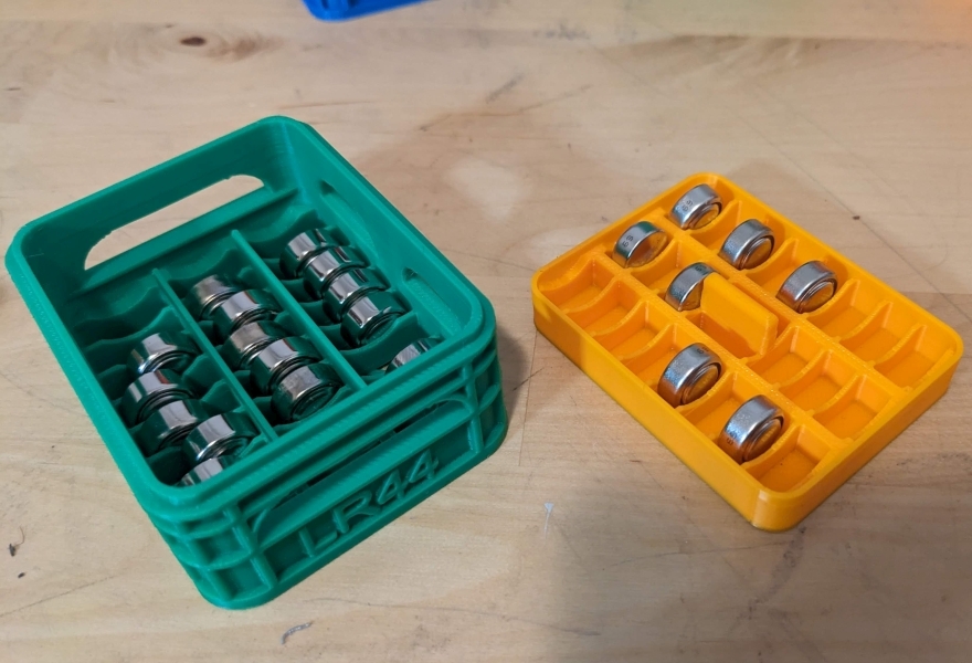 Miniatura 1 do modelo 3D LR44 Half-height Stackable Battery Crate