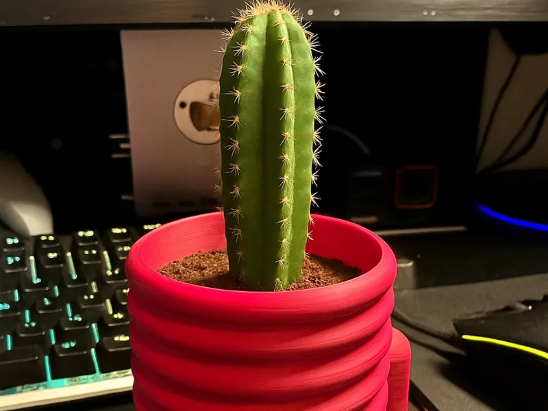 Wall mounted planter 