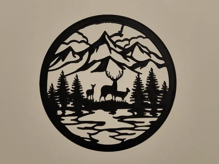 Silhouette montagne et cerfs