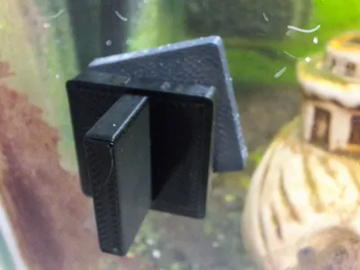 Magnetic aquarium cleaner