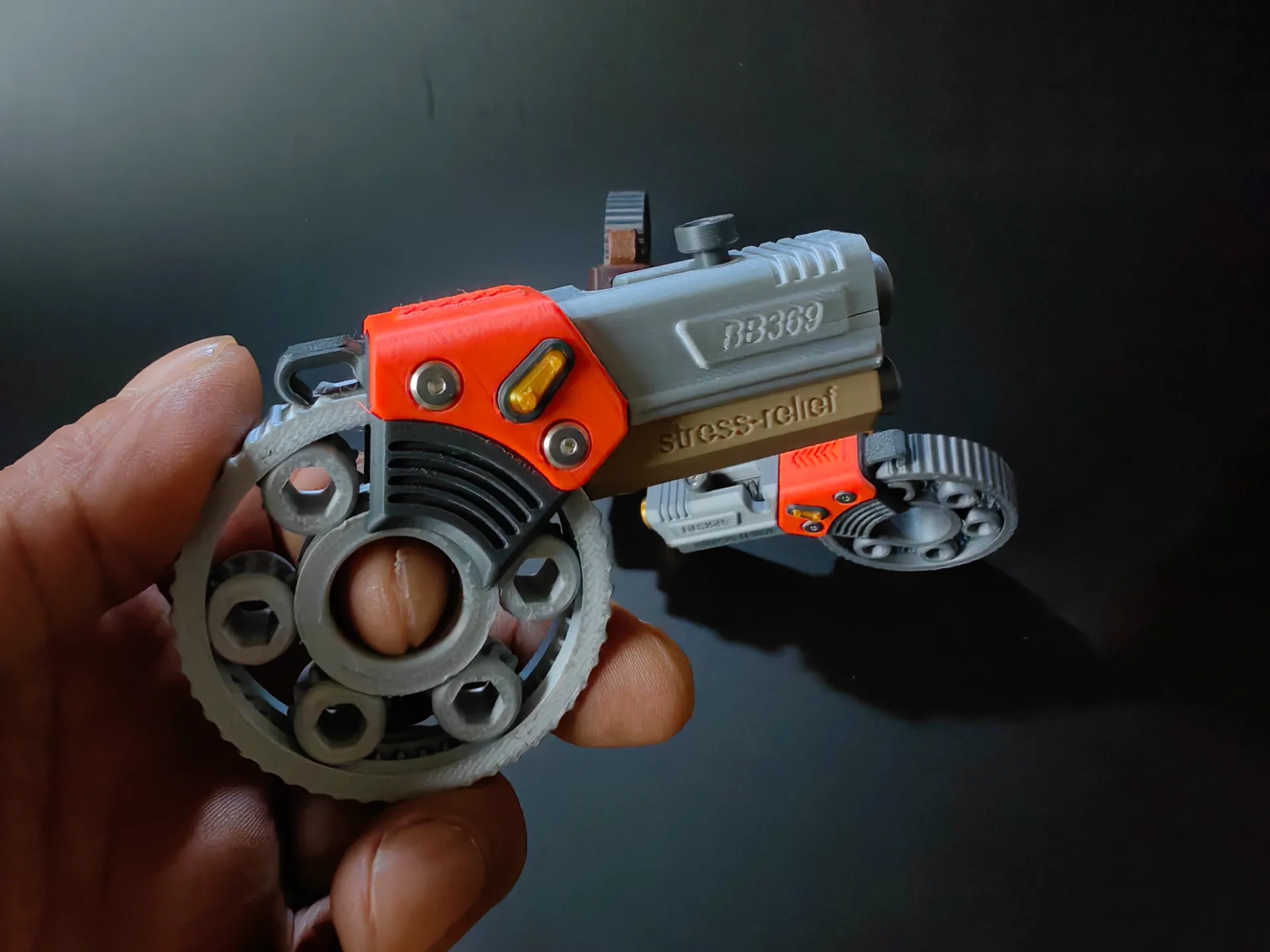 Miniatura 1 do modelo 3D 手指解压BB枪