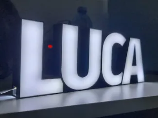SCRITTA LUMINOSA CON NOME LUCA