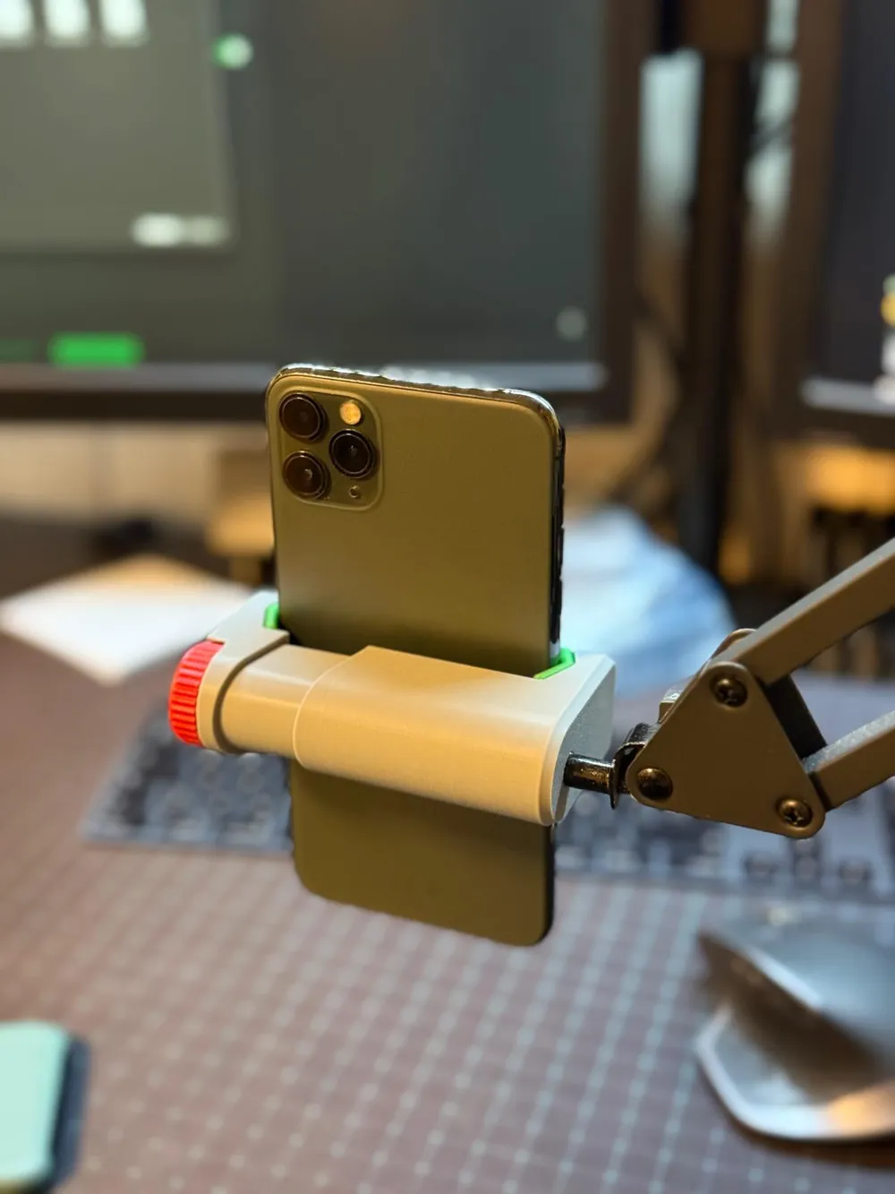 Phone RIG Holder for 1/4 Thread tripod mount - Free 3D Print Model ...