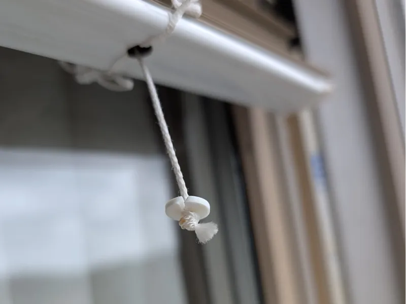 string stopper for blind