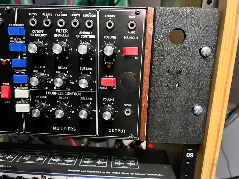 Model D rack ears with cable holder / passthrough