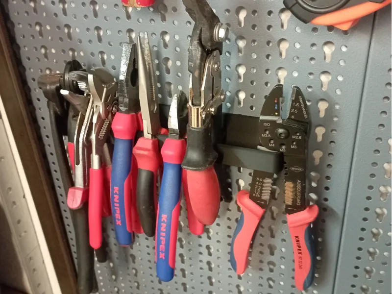Zangenhalter für Küpper Werkzeugwand/ Lochwand