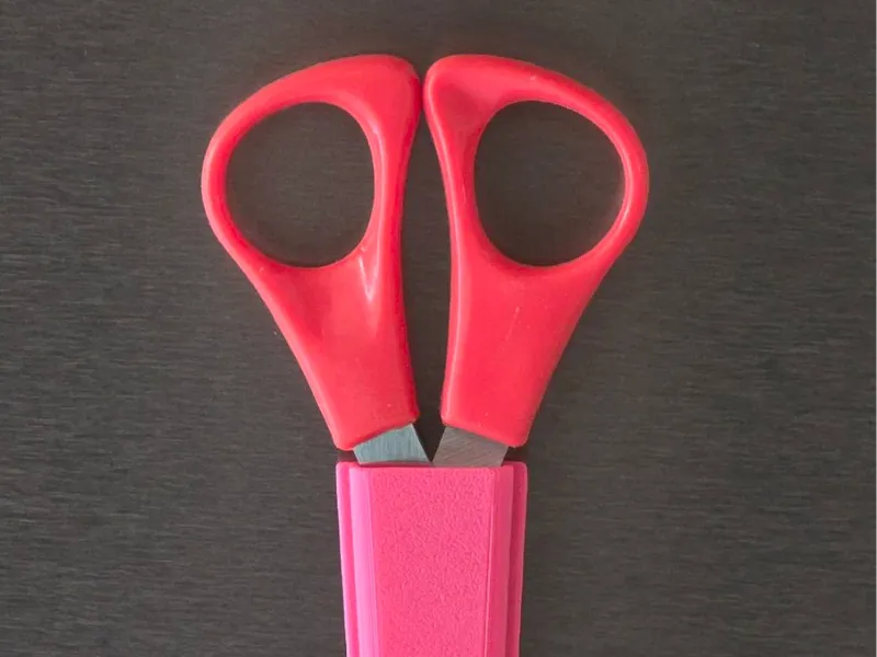 Scissors magnetic holder (customizable)