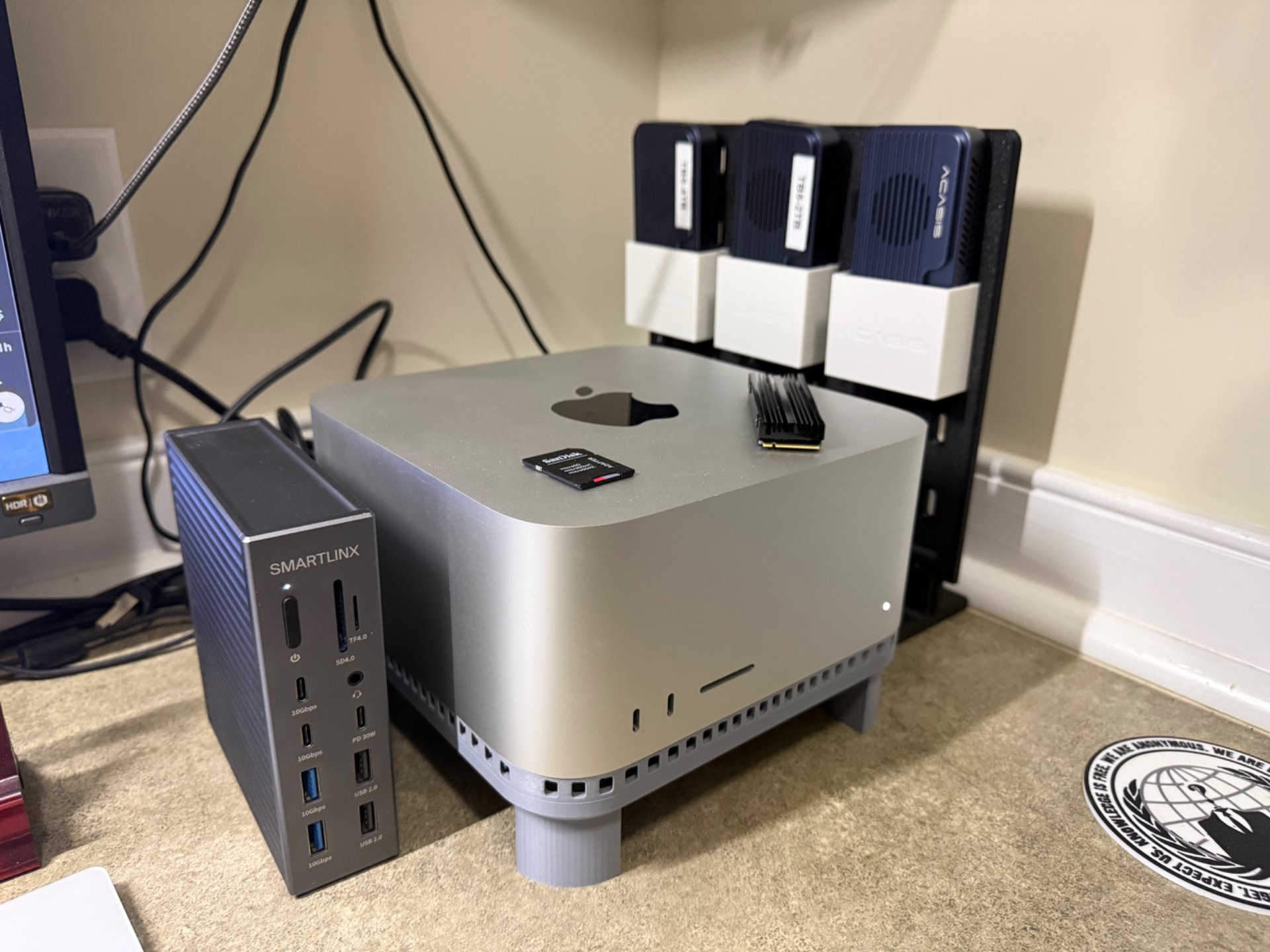 Skadis Mount Acacsis Thunderbolt 5 SSD Case Holder