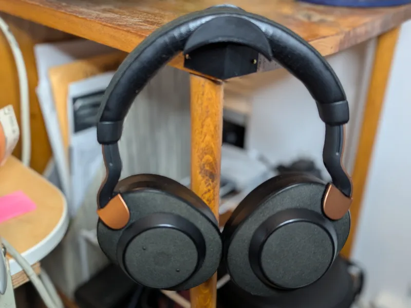 Corner Headphone holder