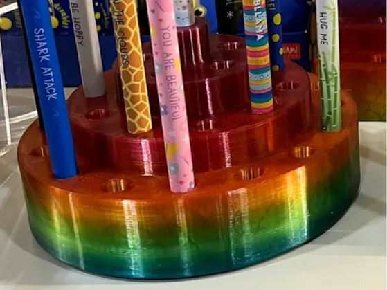 Legami pen holder - cake form