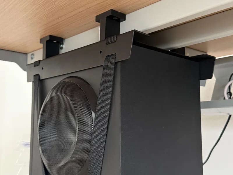 Subwoofer Montage unterm Tisch Logitech Z623