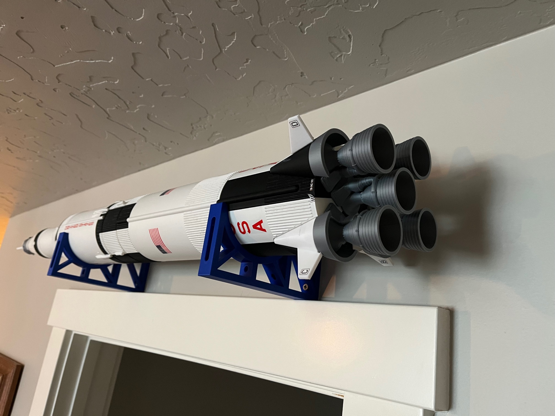 Saturn V 1:100 (43") Apollo Wall Mount