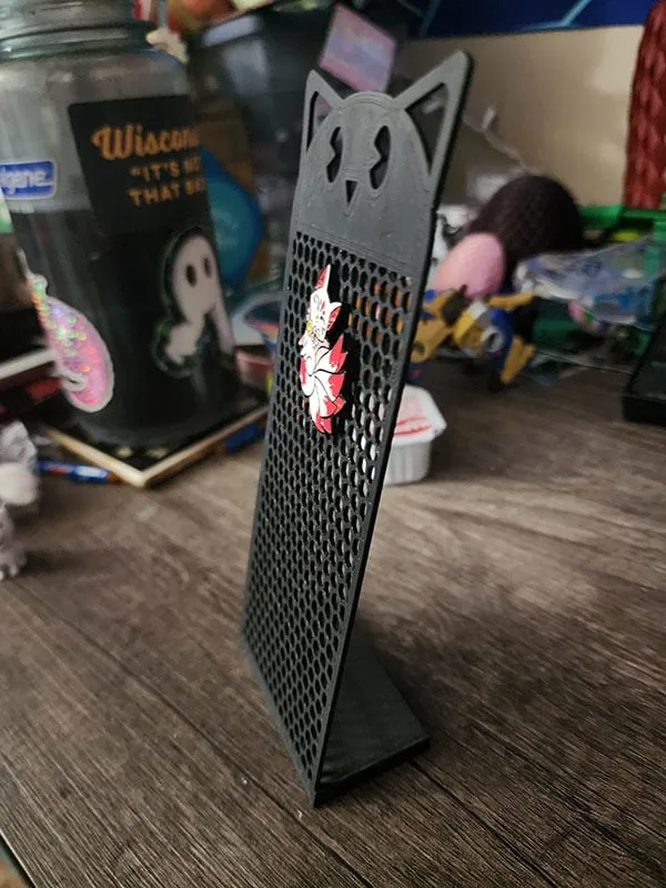 Enamel pin/ earring stand (Cat Ear Editon) view 4