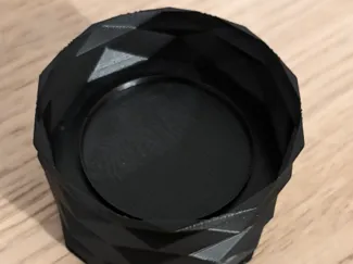 Teelichthalter mit geometrischem Design