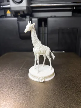 Figura decorativa: Majestic Giraffe – Ornamental Safari Sculpture — vista de referencia 3