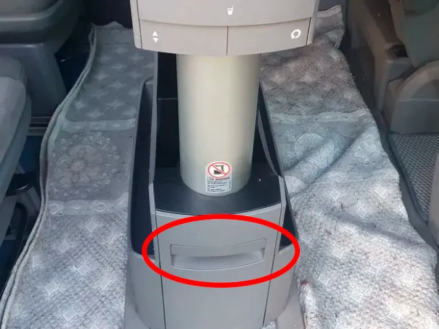 Volkswagen Multivan T5 table handle