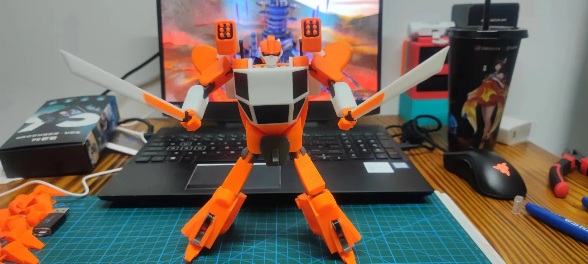 Miniatura 1 do modelo 3D 【正式版】8.5寸龙卷风变形机甲玩具（可变形，单色打印，全关节可动）