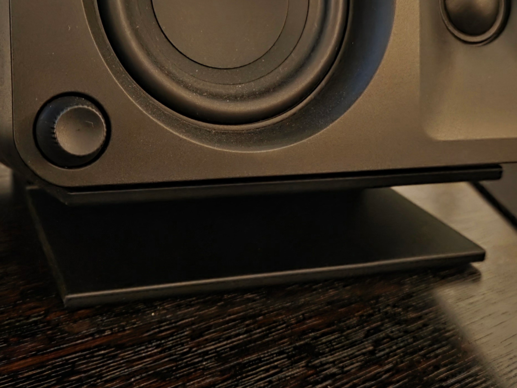 Kanto Ora horizontal desktop speaker stand 16°