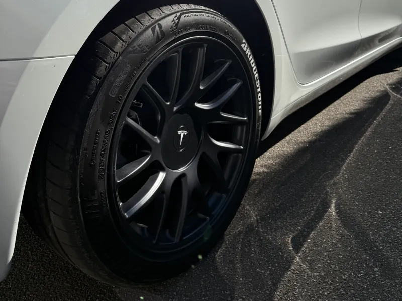 Tesla Model 3 Hubcap (Highland, 18-in wheels)