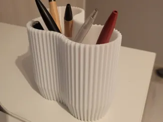 Moderner Stiftehalter