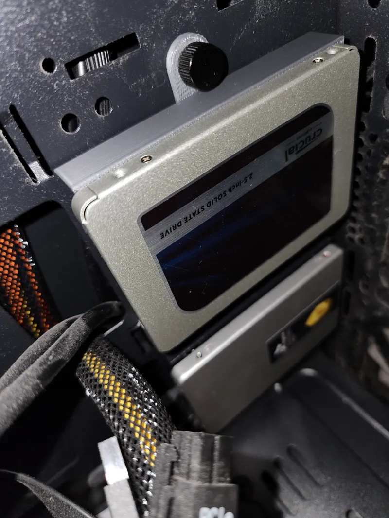 Slot-Screw 2.5" SSD Mount