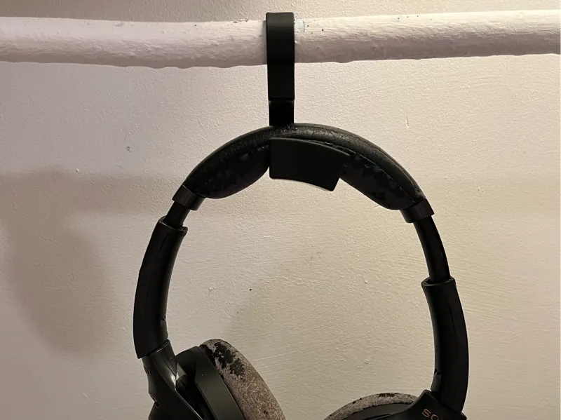 Headphones hanger for pipe