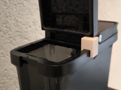 Lid holder for Roborock water tank