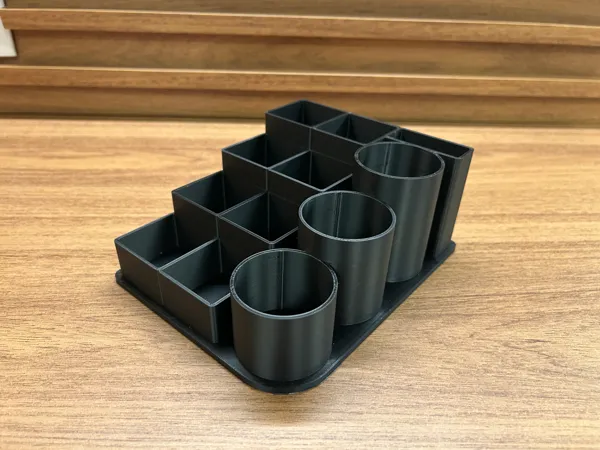 Organisateur de pots de peinture et pinceaux