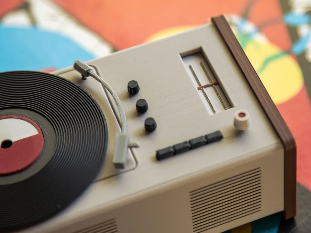 Headphone Charger - Classic Turntable view 3