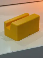 Support iPhone 16 Pro avec passage de câble — photo 4