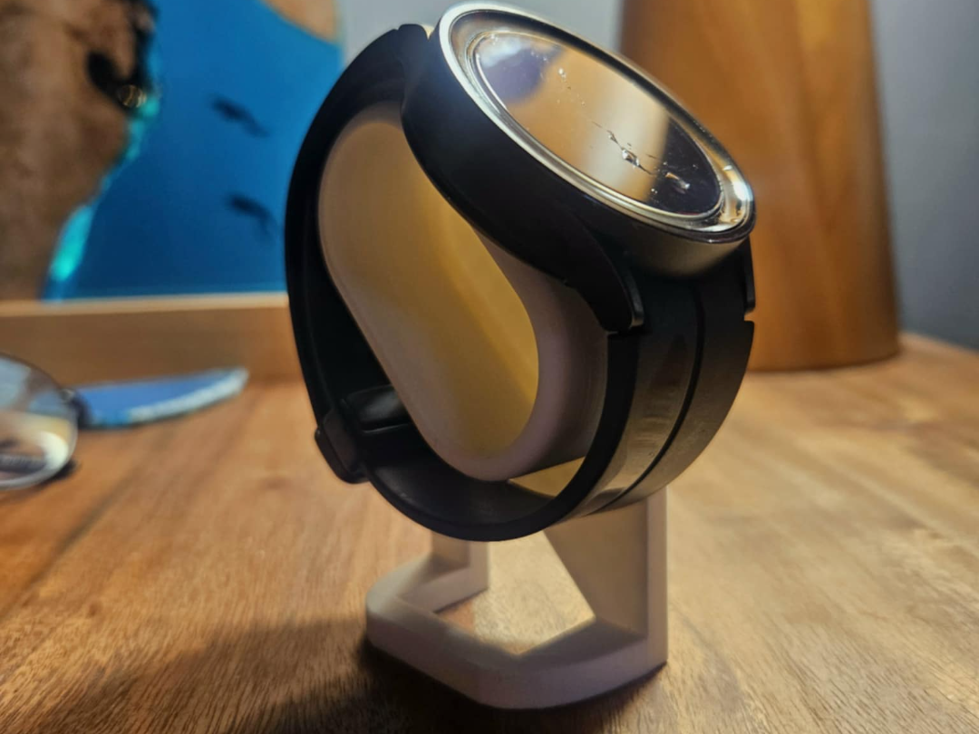 Simple Modern Watch Stand