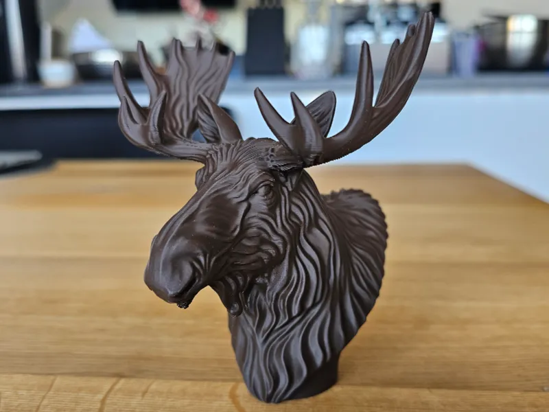 Majestic Moose – Stilisierte Elch Büste