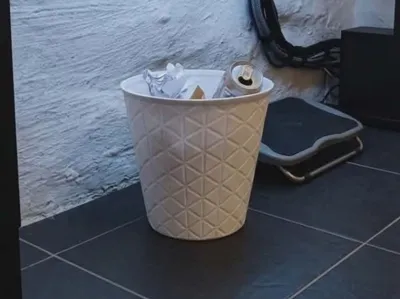 Modern Triangle Trash Can - Vasemode