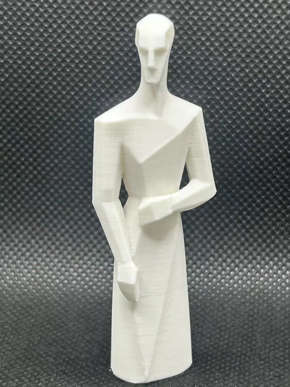 Geometric Sentinel Figure Sculpture - Free 3D Print Model - MakerWorld