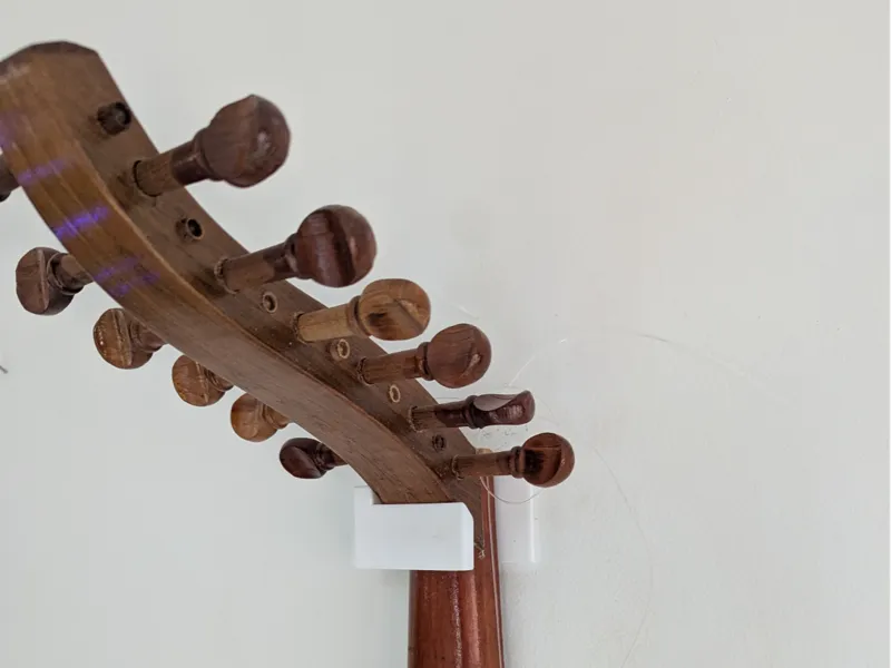 Oud wall mount